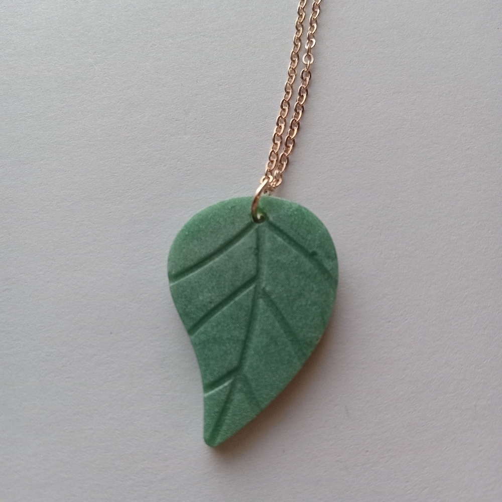 5/$50 Green resin leaf necklace